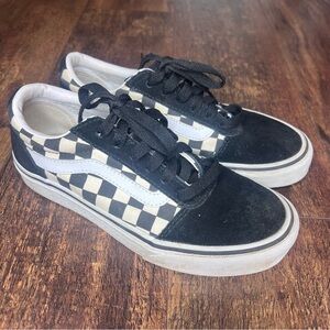 Women’s VANS classic checkered skate sneaker size 5.5